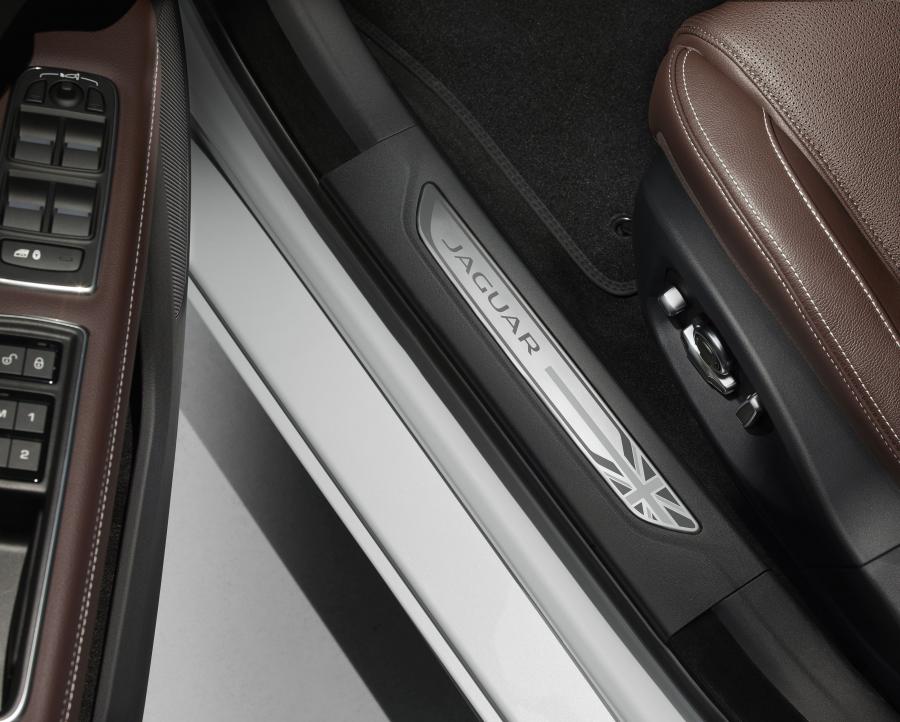 Детали интерьера Jaguar XF S Sportbrake 2017 года  (WW) (фото 52 из 67)